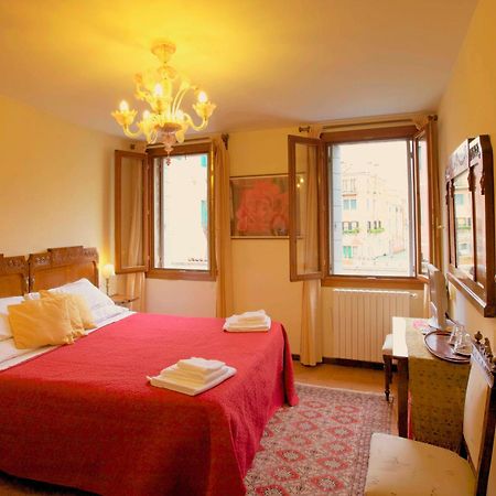 Bed and Breakfast 3749 Pontechiodo Венеция Экстерьер фото