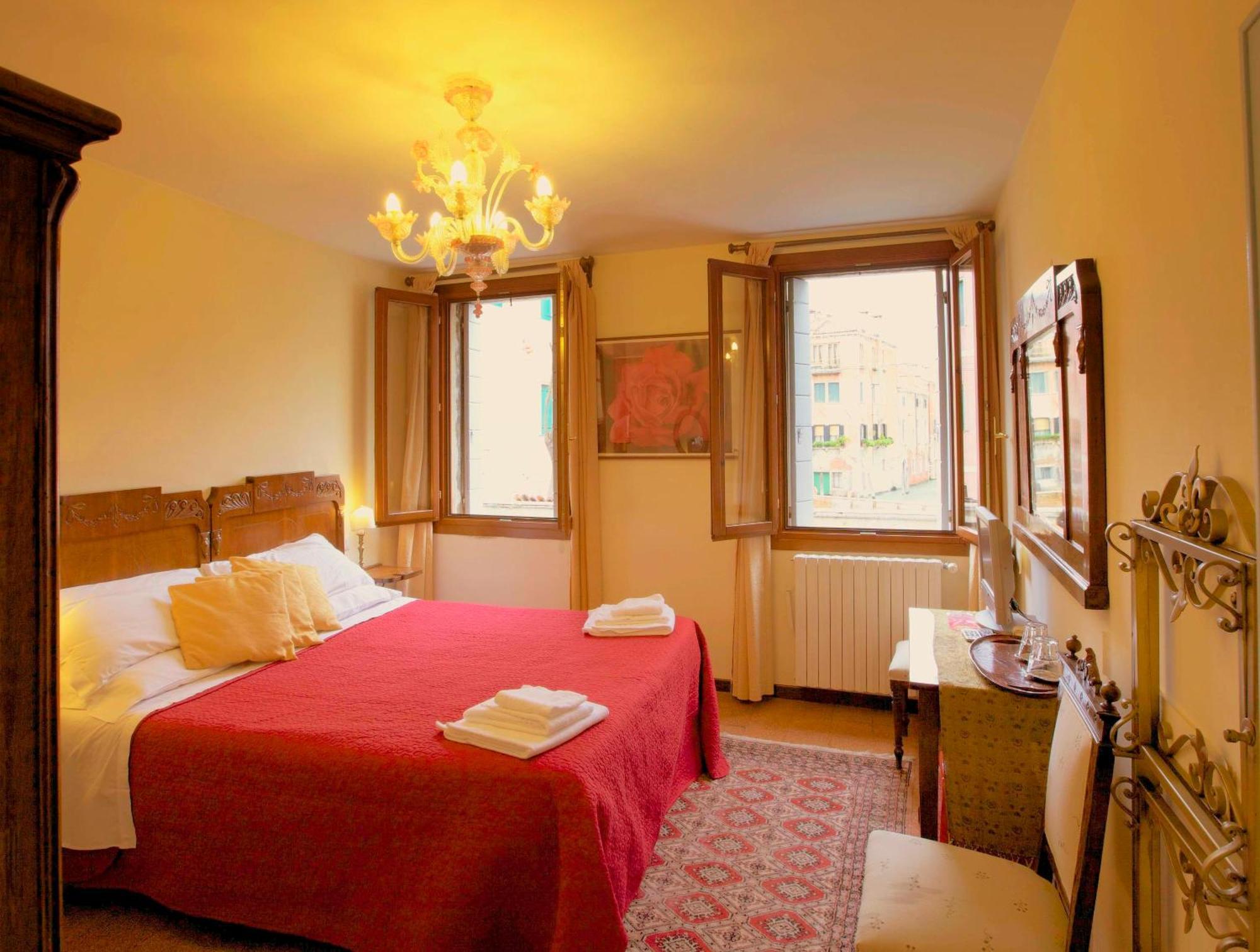 Bed and Breakfast 3749 Pontechiodo Венеция Экстерьер фото