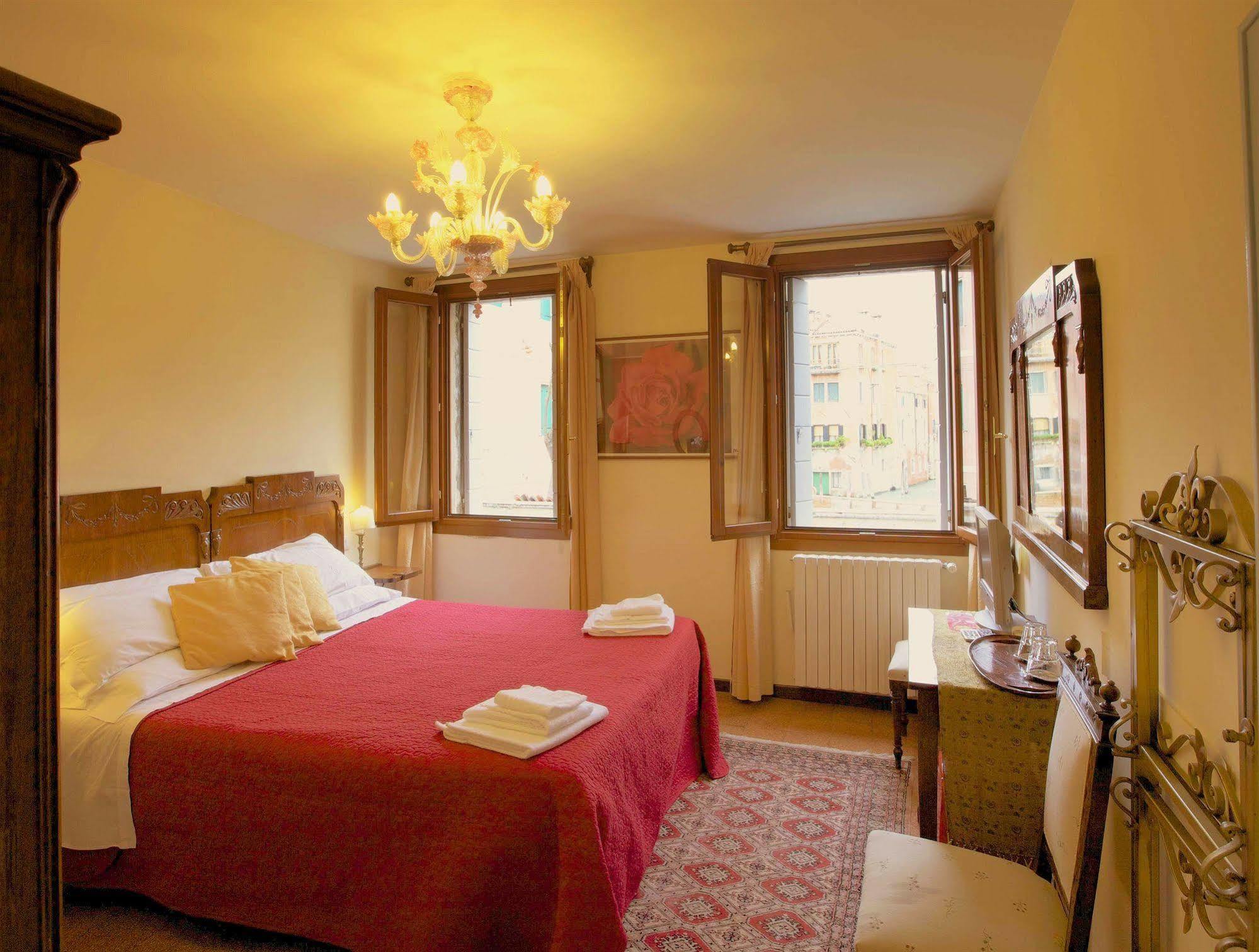 Bed and Breakfast 3749 Pontechiodo Венеция Экстерьер фото